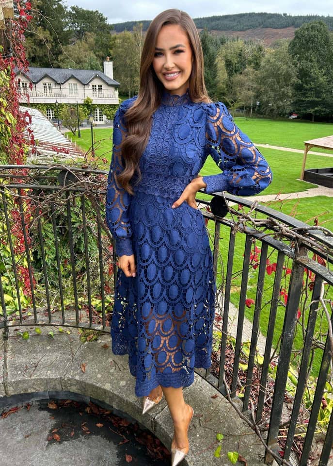 Celestina – Vestido midi de encaje de manga larga con cuello alto para mujer