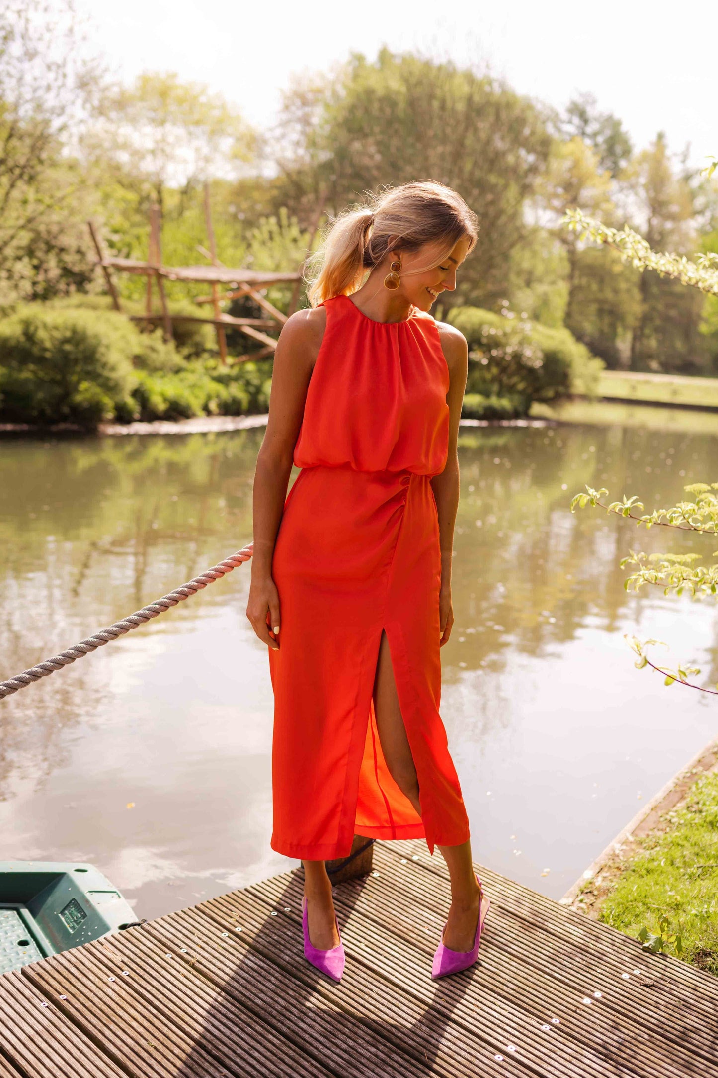 Sofía – Vestido de verano con cuello alto y abertura lateral para mujer