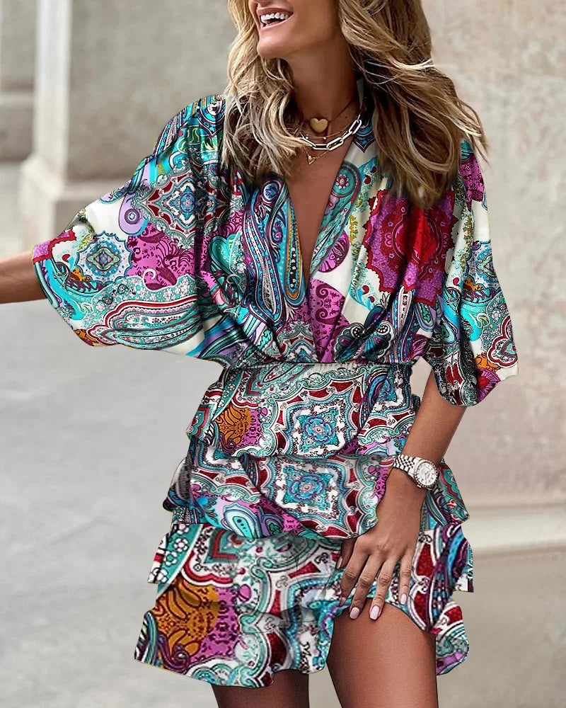 ALMA – Vestido mini con estampado bohemio y volantes para mujer