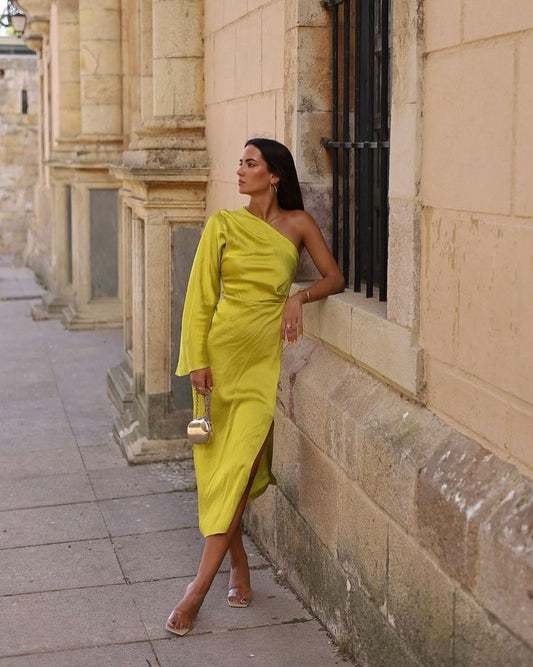 Gaia – Vestido satinado de un solo hombro en amarillo y verde para mujer