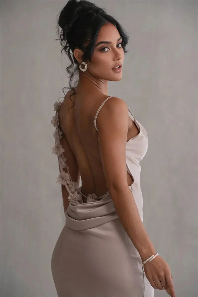 Sakura – Vestido maxi satinado con cuello cascada para mujer