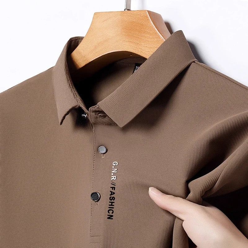 Polo clásico de hombre con cuello refinado y cierre elegante – ELIOT