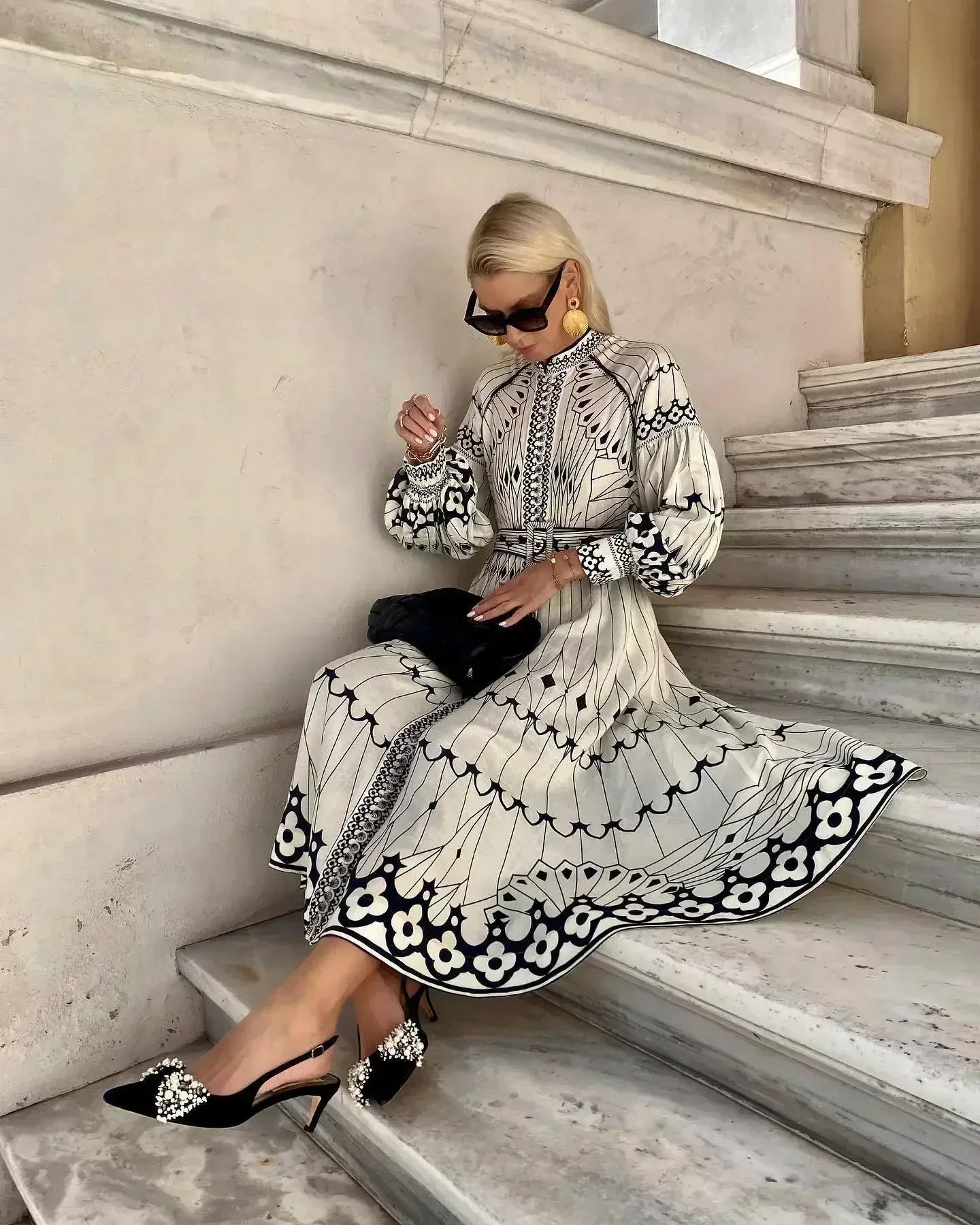 Virezza – Vestido midi floral con mangas largas en corte A para mujer