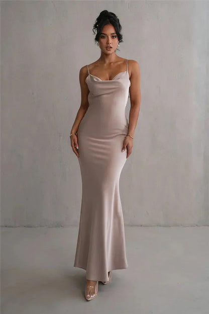 Sakura – Vestido maxi satinado con cuello cascada para mujer