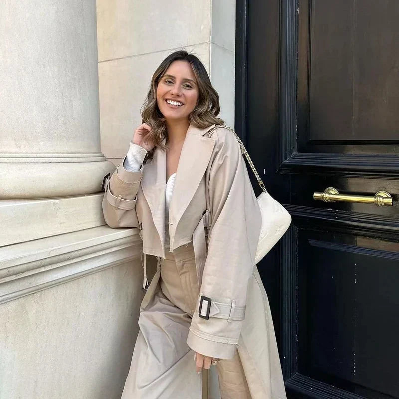 Trench corto elegante para mujer con corte entallado – STEPHANIE