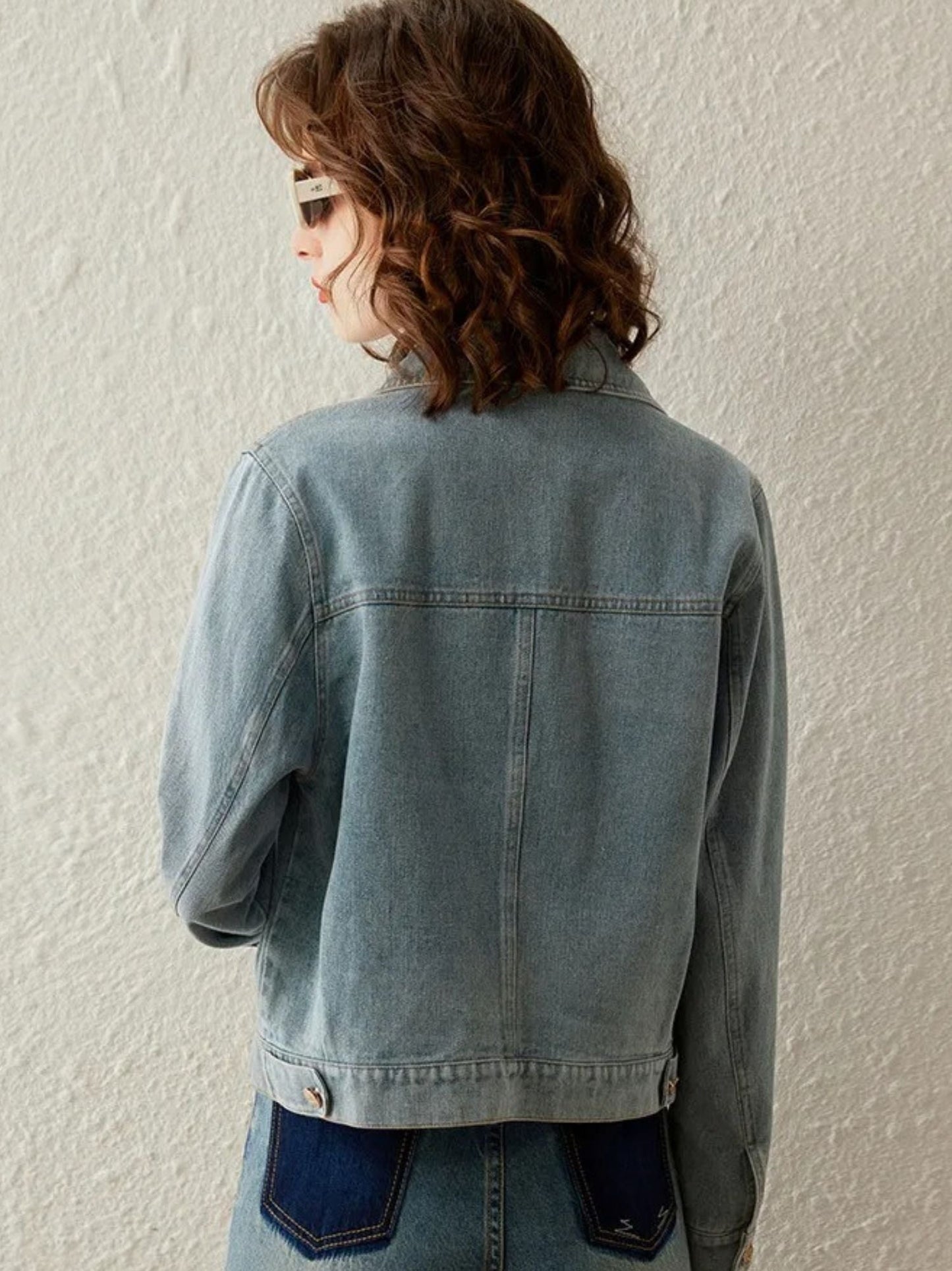 Chaqueta vaquera corta de mujer con tachuelas – LUCINDA