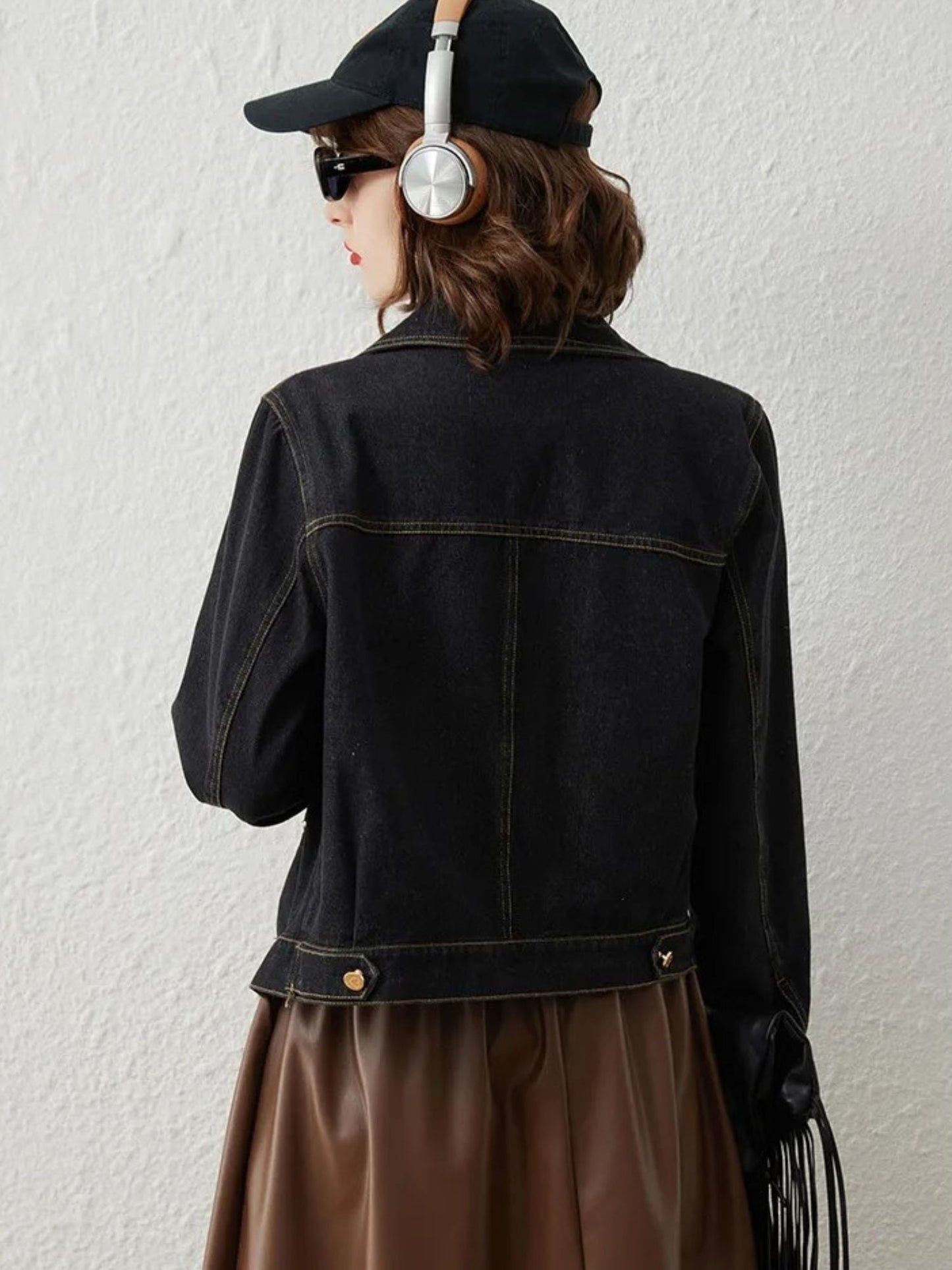 Chaqueta vaquera corta de mujer con tachuelas – LUCINDA
