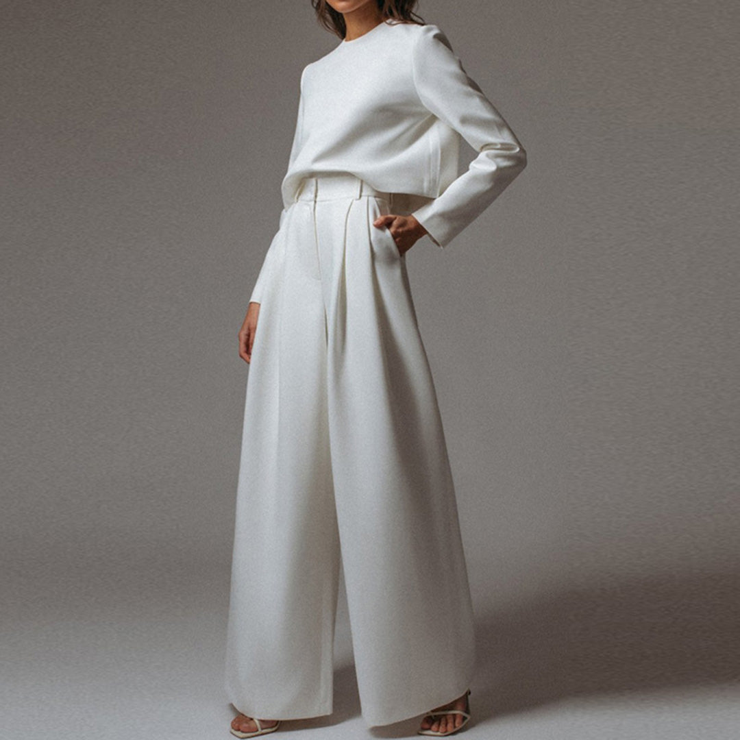 Conjunto elegante de dos piezas con top entallado y pantalón palazzo – CYRENA
