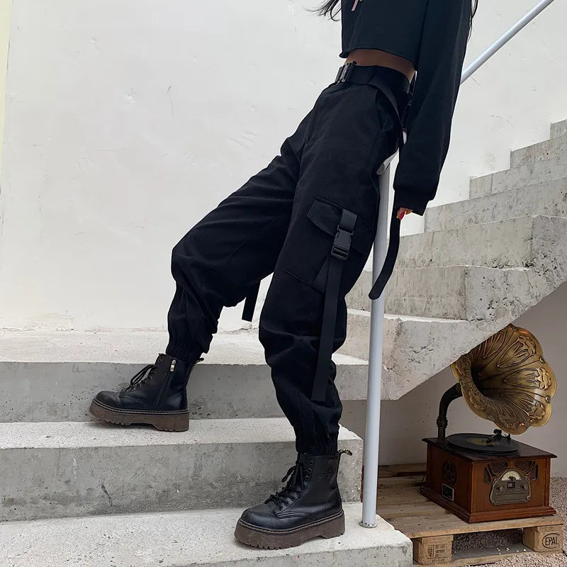 Pantalón cargo de mujer con cintura alta y detalle de cinturón – ROSWITHA