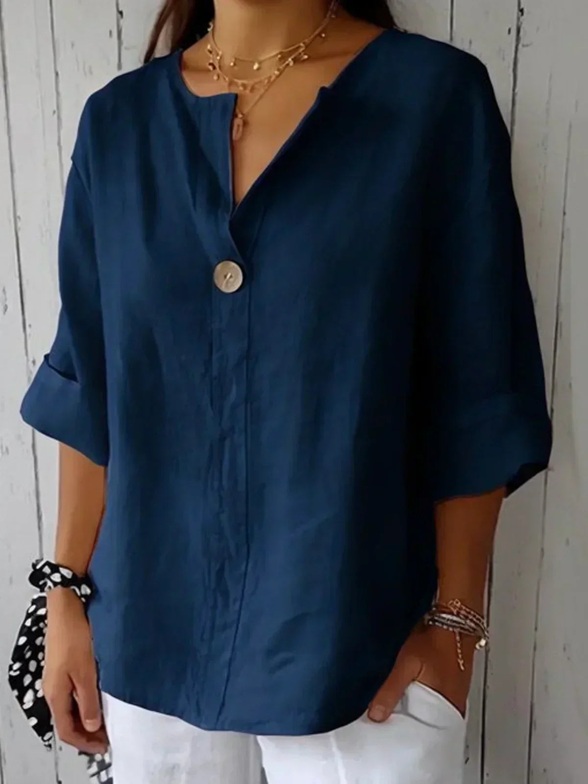 Blusa femenina moderna y cómoda con cuello asimétrico y diseño relajado – LÉONIE