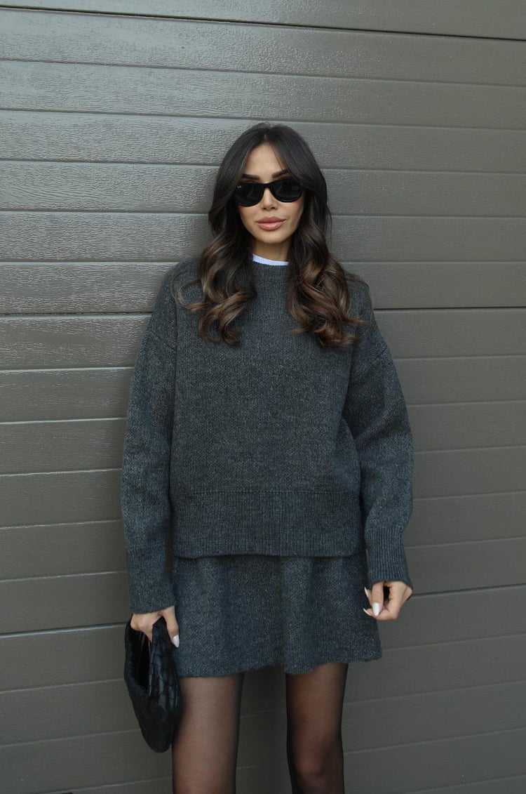 Conjunto de punto: minifalda y jersey oversize para mujer – LARISSA
