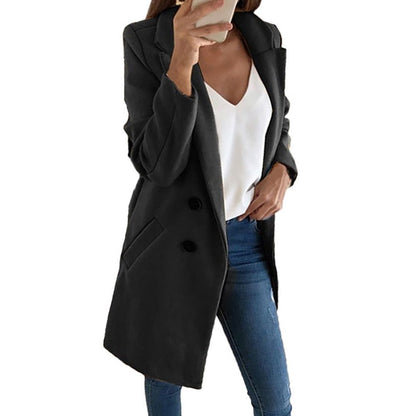 Blazer larga entallada con doble botonadura y solapa clásica – NERIZA
