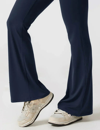 Elara – Mono elegante con espalda en V y pierna flare para mujer