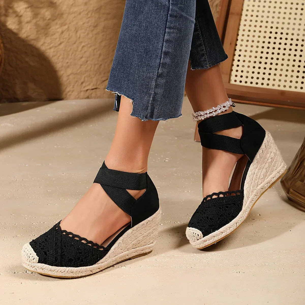 Verena – Zapatos de cuña para mujer con detalle de crochet y tira elástica en el tobillo