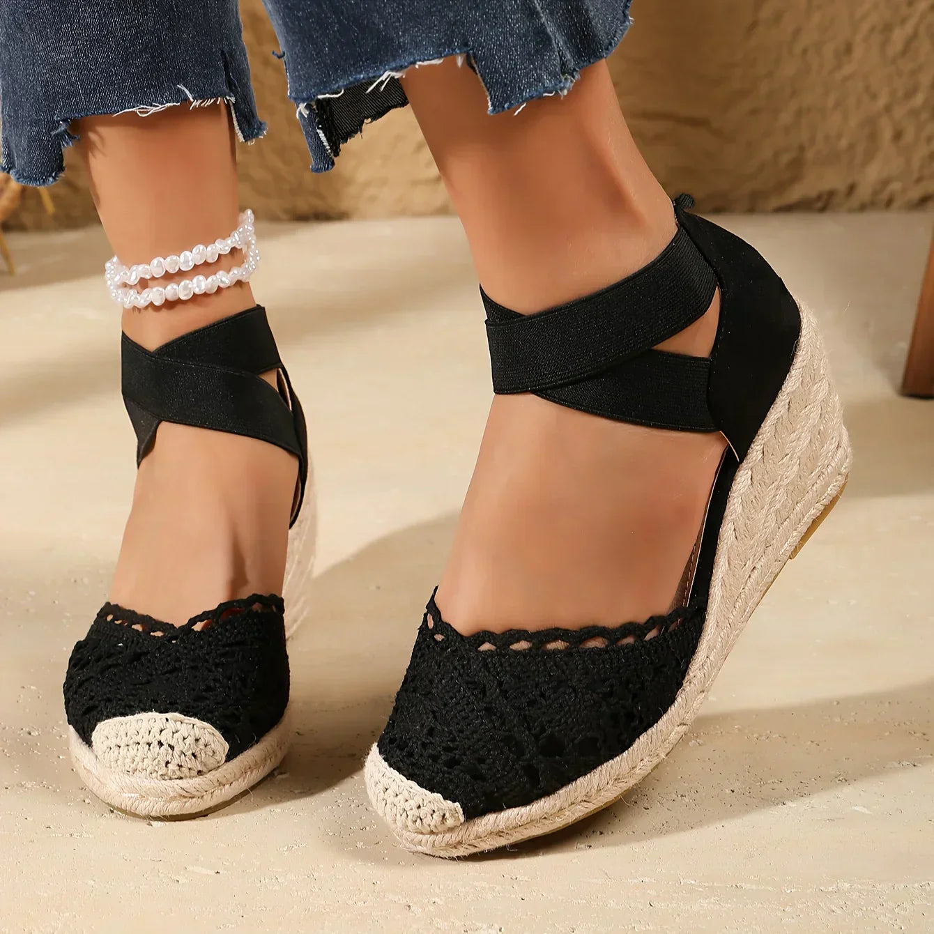Verena – Zapatos de cuña para mujer con detalle de crochet y tira elástica en el tobillo