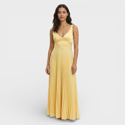 PAULA – Vestido maxi plisado con escote en pico para invitada