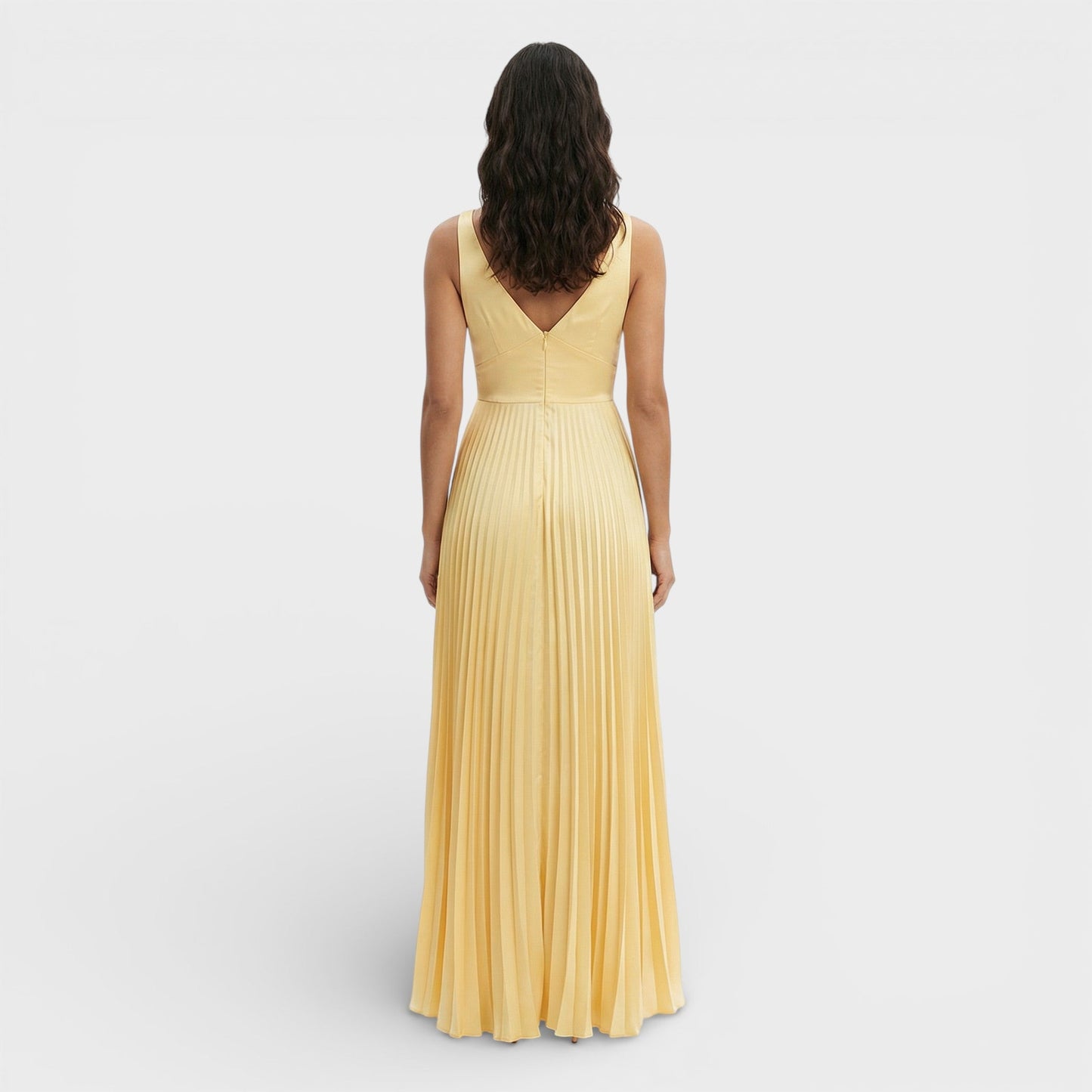 PAULA – Vestido maxi plisado con escote en pico para invitada
