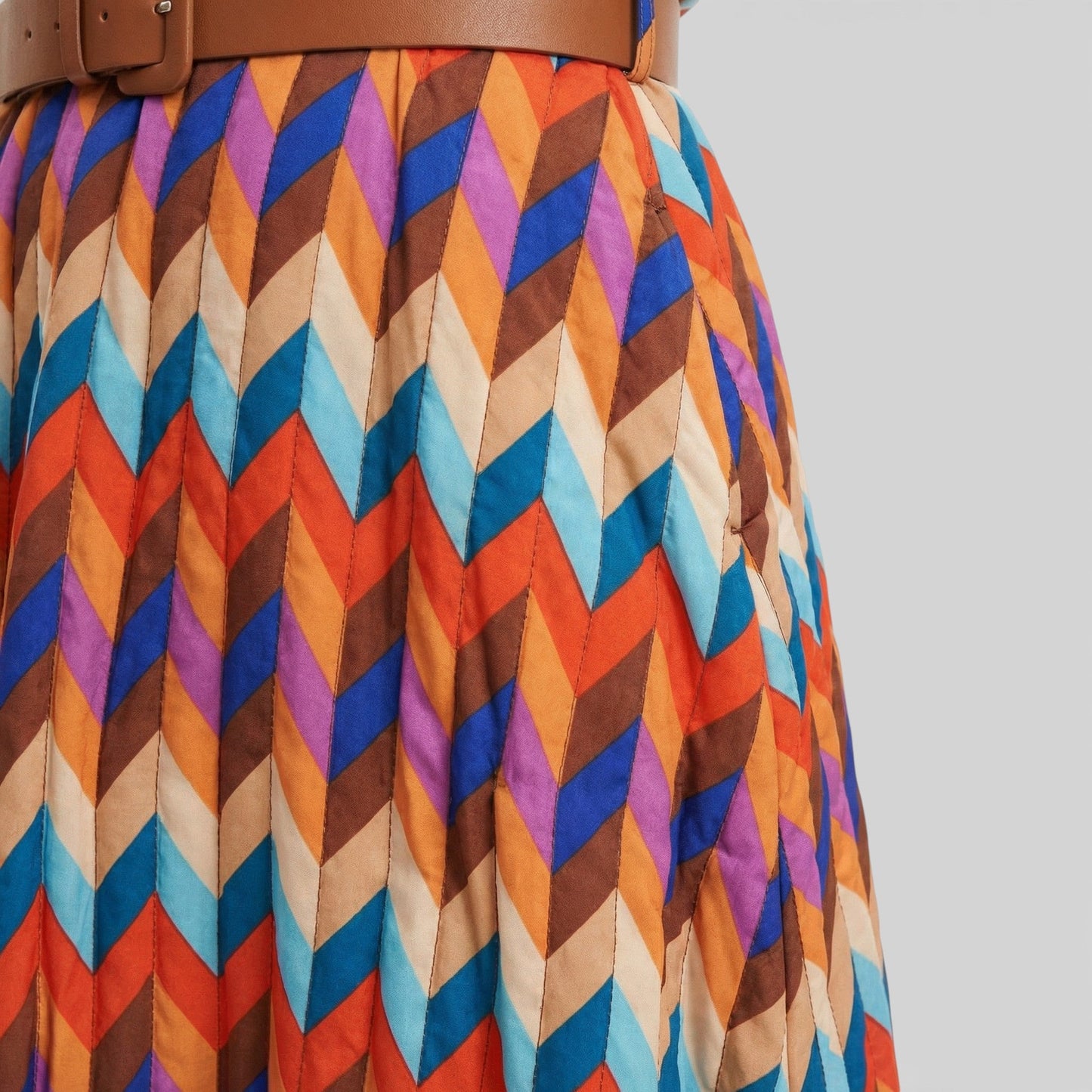 LUCÍA – Vestido midi colorido con cinturón para invitada