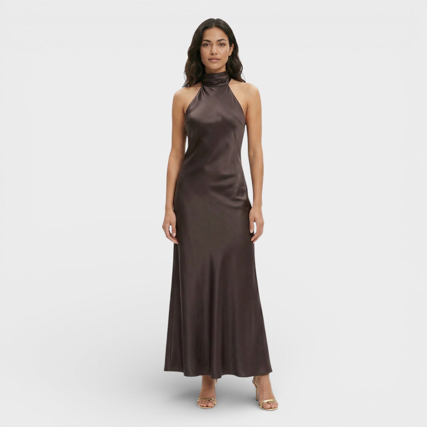 MARIANA – Vestido maxi de satén con escote halter para invitada