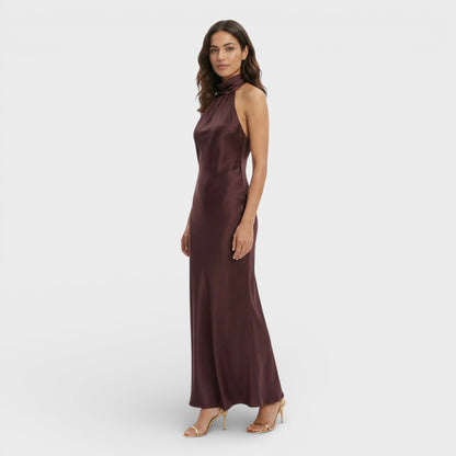 MARIANA – Vestido maxi de satén con escote halter para invitada