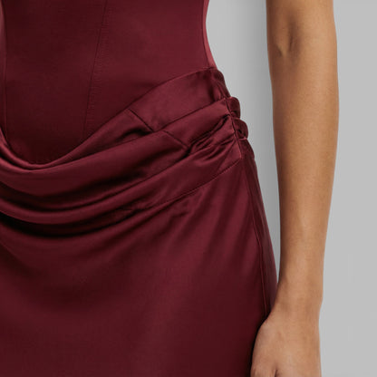 ISABELA – Vestido largo elegante con espalda descubierta y caída fluida