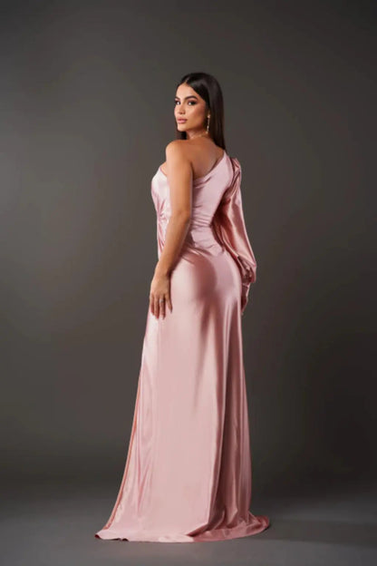 LUCINDA – Vestido maxi satinado de un hombro con drapeado elegante