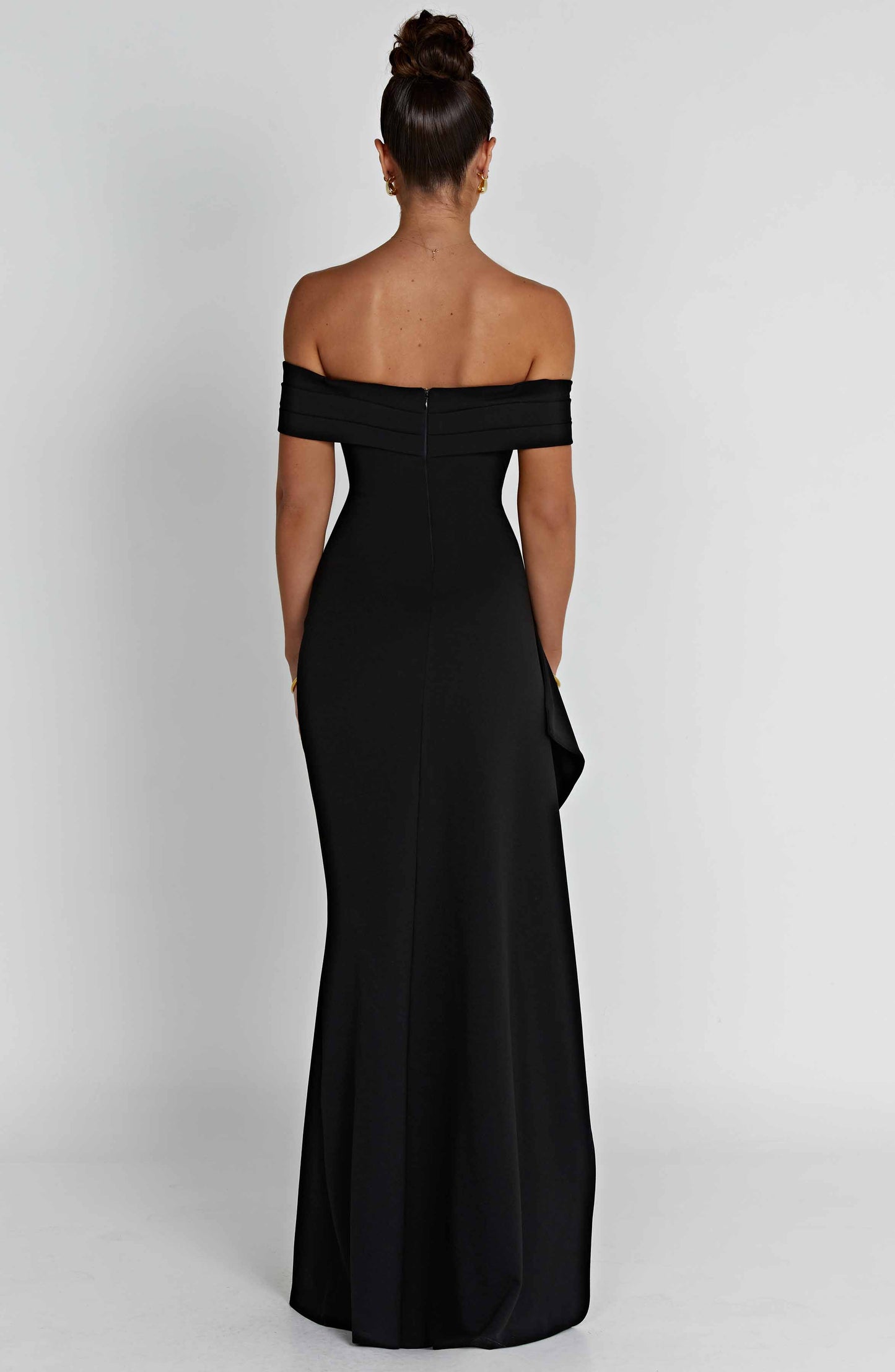 Vestido largo de tirantes con diseño elegante – NERINA