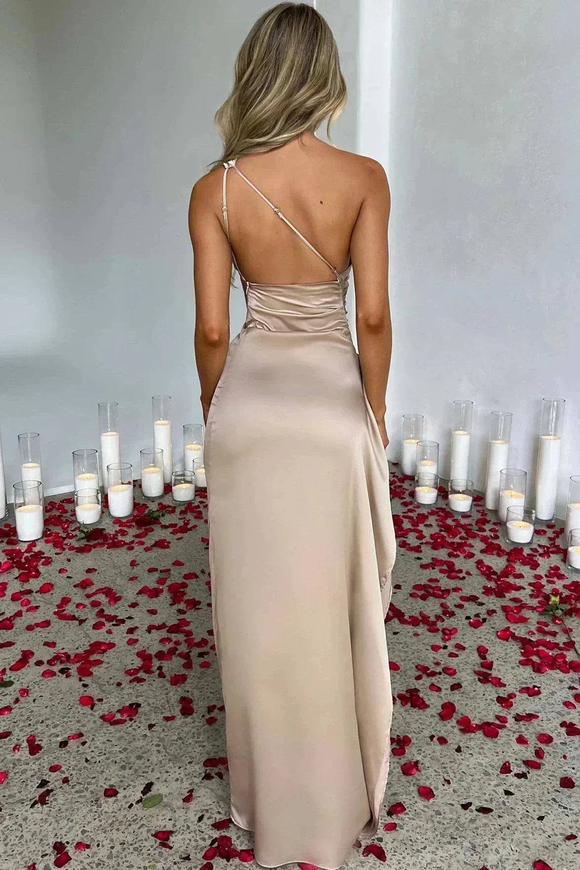 MARIGOLD – Vestido satinado de una sola manga para mujer