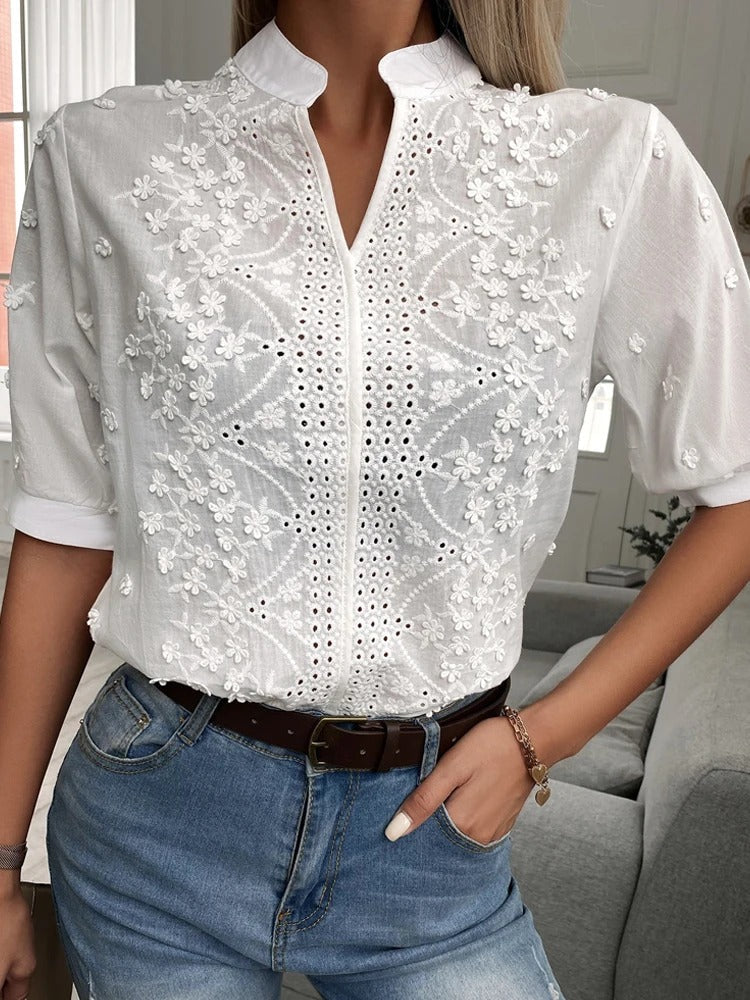 Lunara – Top bordado con cuello alzado y escote en V para mujer