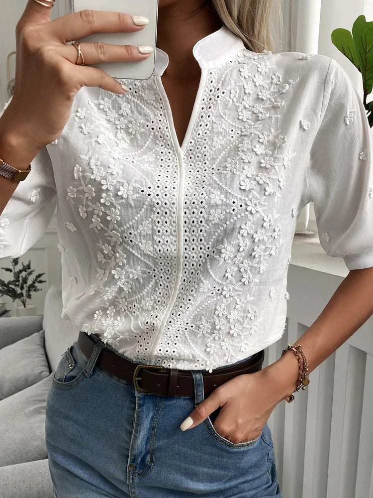 Lunara – Top bordado con cuello alzado y escote en V para mujer