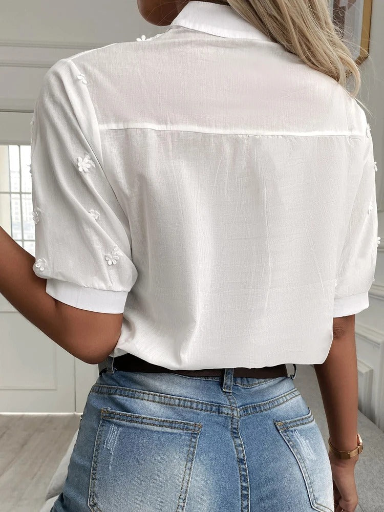 Lunara – Top bordado con cuello alzado y escote en V para mujer