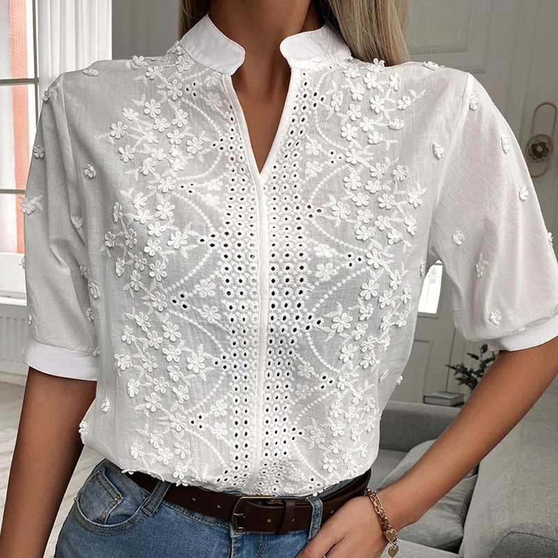 Lunara – Top bordado con cuello alzado y escote en V para mujer