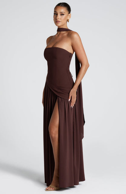 Vestido largo sin mangas con diseño elegante – YARA