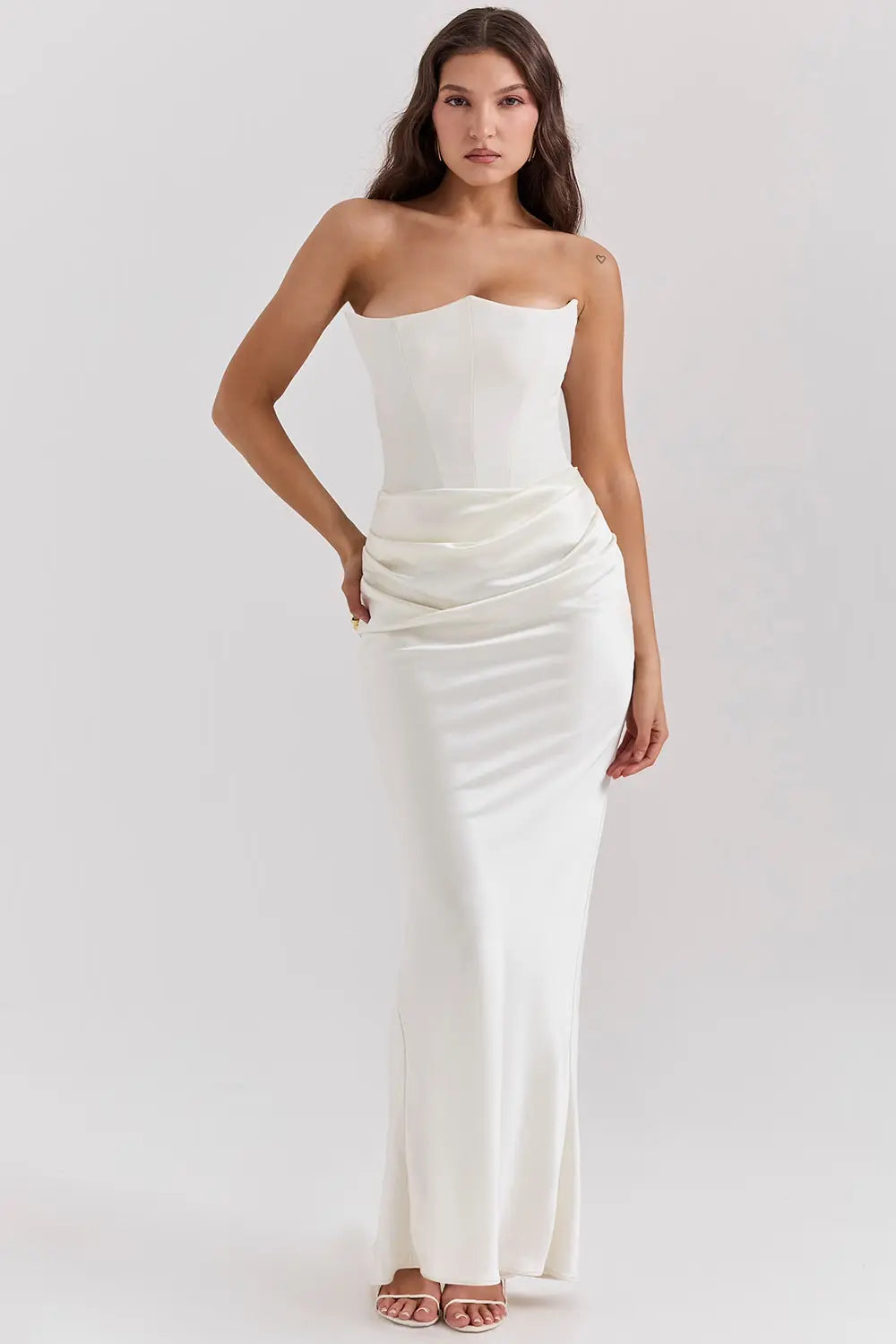 ELARA – Vestido maxi satinado sin tirantes con fruncido favorecedor