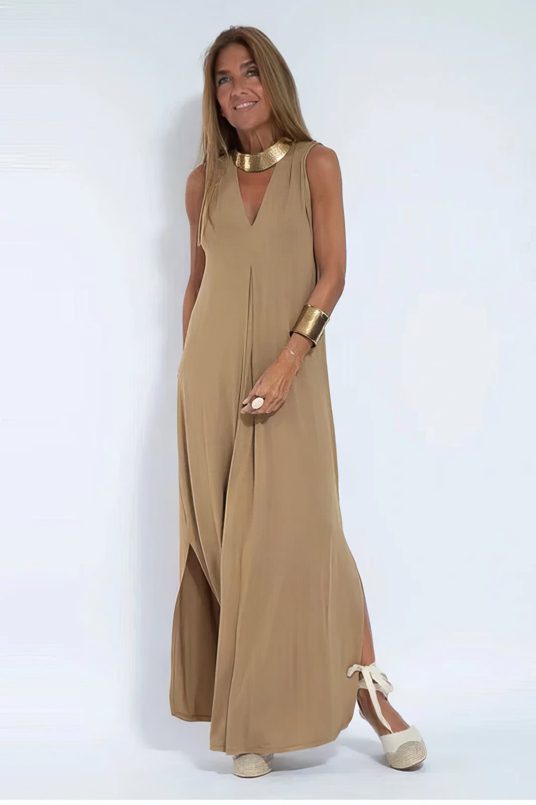CAMILA – Vestido largo de talla grande sin mangas con escote en V