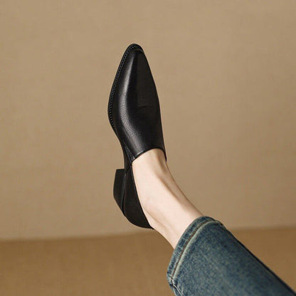 Mocasines planos de mujer con diseño minimalista y punta fina – CARLA