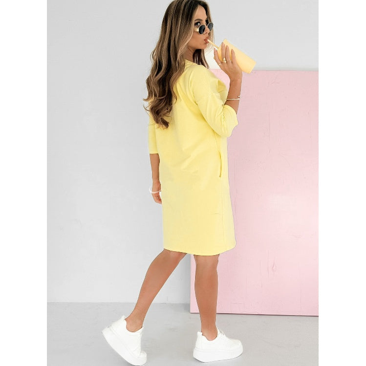 Vestido midi con cuello redondo y corte elegante – MERISSA