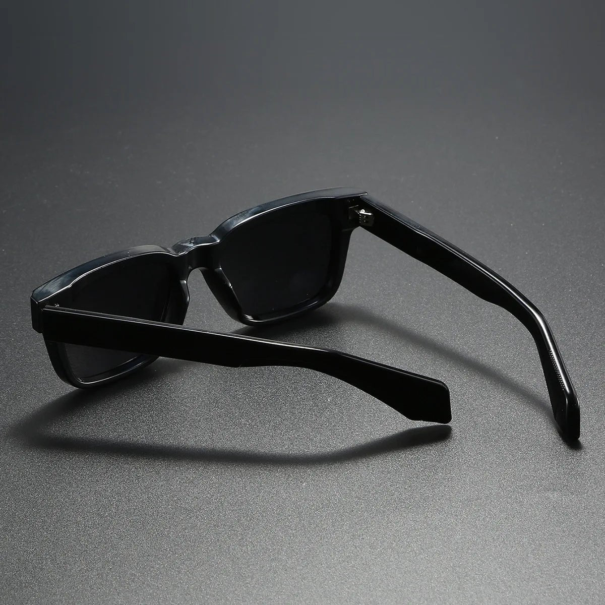 MATEO – Gafas de sol retro de montura gruesa cuadrada y lentes polarizados