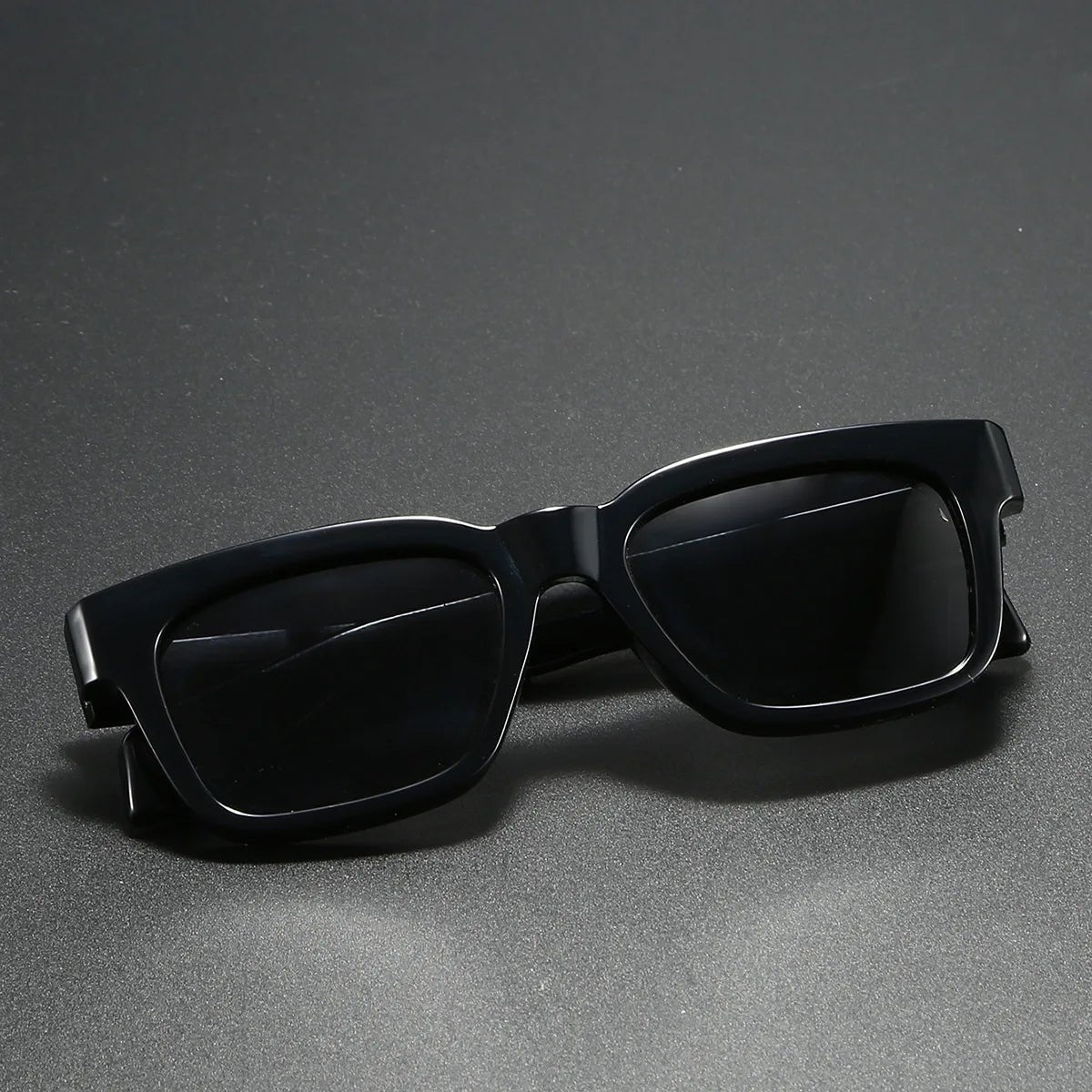 MATEO – Gafas de sol retro de montura gruesa cuadrada y lentes polarizados