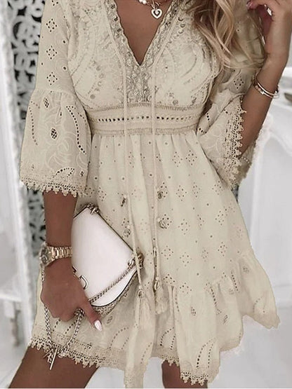 ELENA – Vestido mini bohemio con escote en V, mangas acampanadas y detalles de encaje