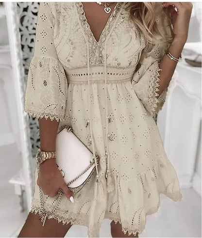 ELENA – Vestido mini bohemio con escote en V, mangas acampanadas y detalles de encaje