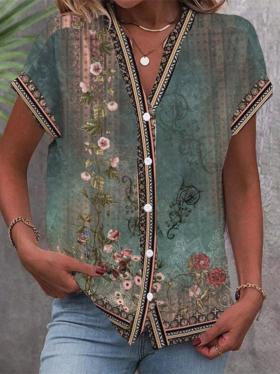 LUCÍA – Blusa bohemia ligera con estampado floral, escote en V y mangas cortas