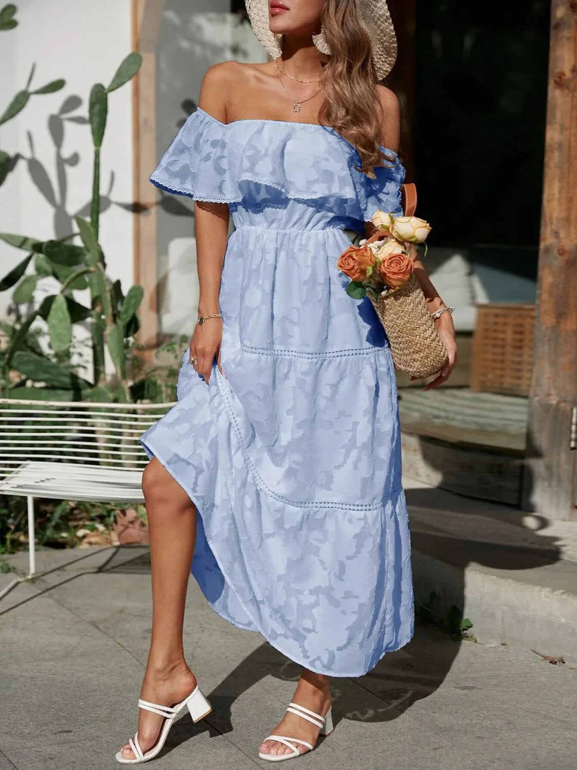 Aurora – Vestido largo con hombros descubiertos y capas para invitada de boda