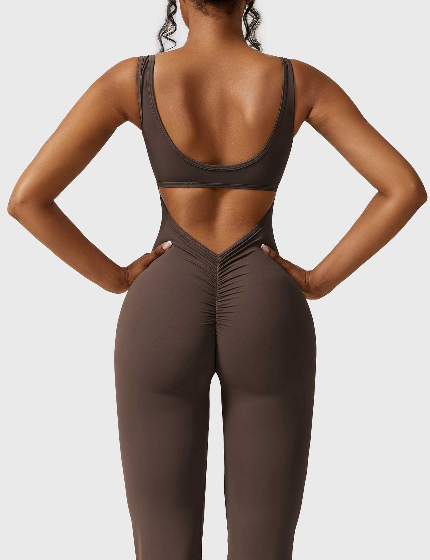 Elara – Mono elegante con espalda en V para mujer