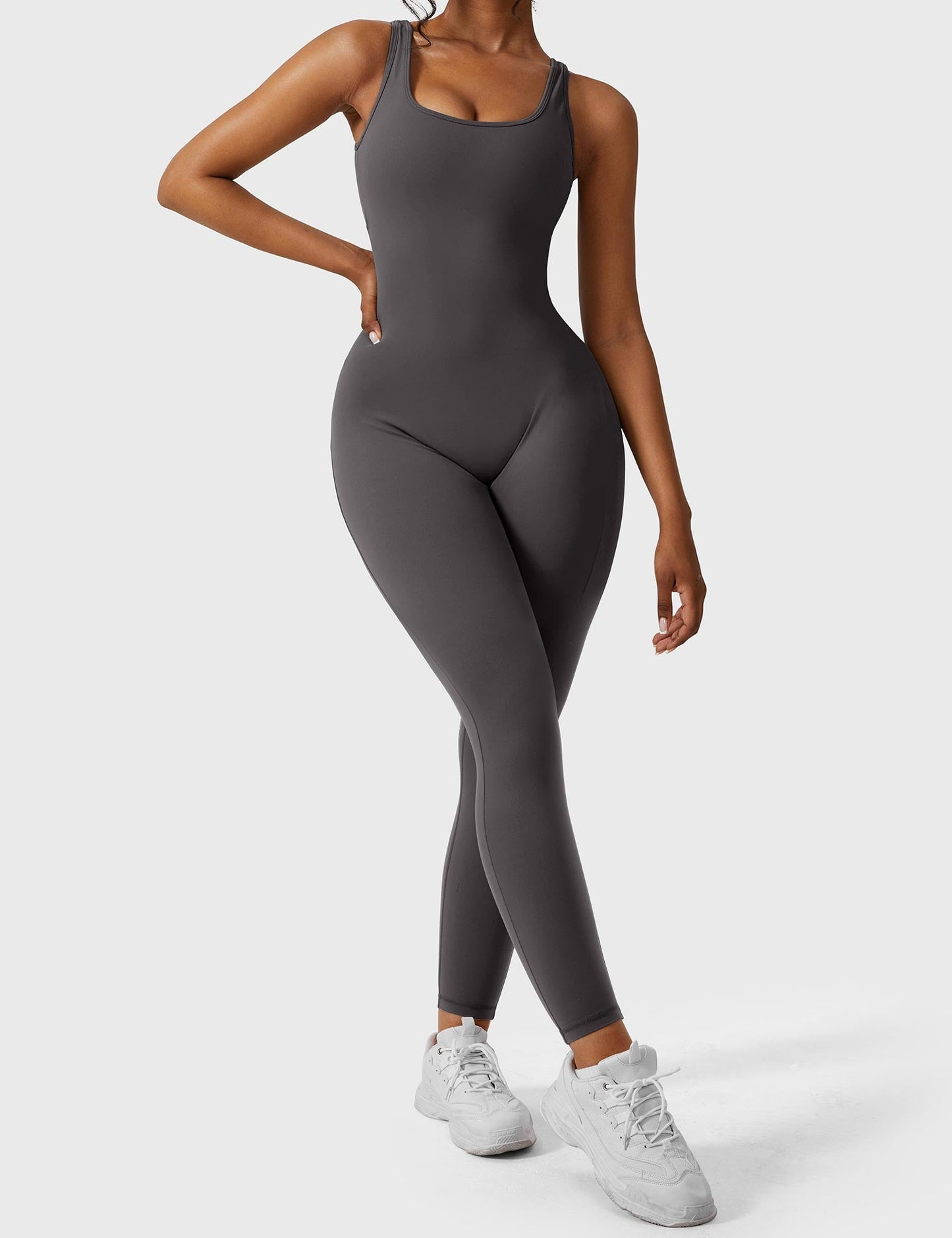 Elara – Mono elegante con espalda en V para mujer
