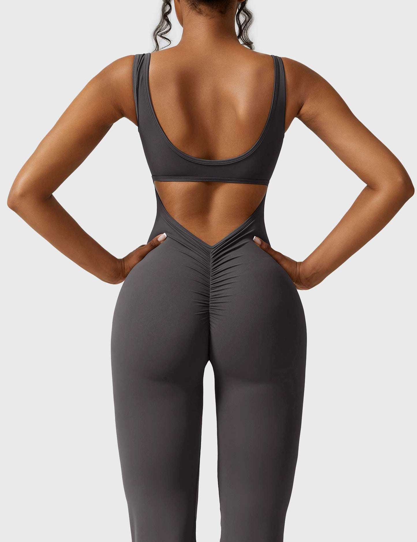 Elara – Mono elegante con espalda en V para mujer