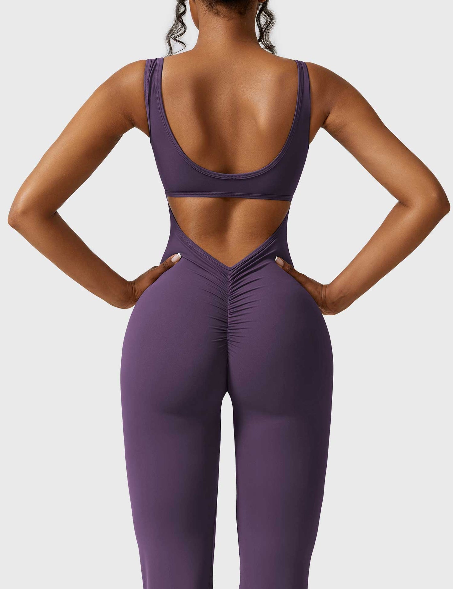 Elara – Mono elegante con espalda en V para mujer