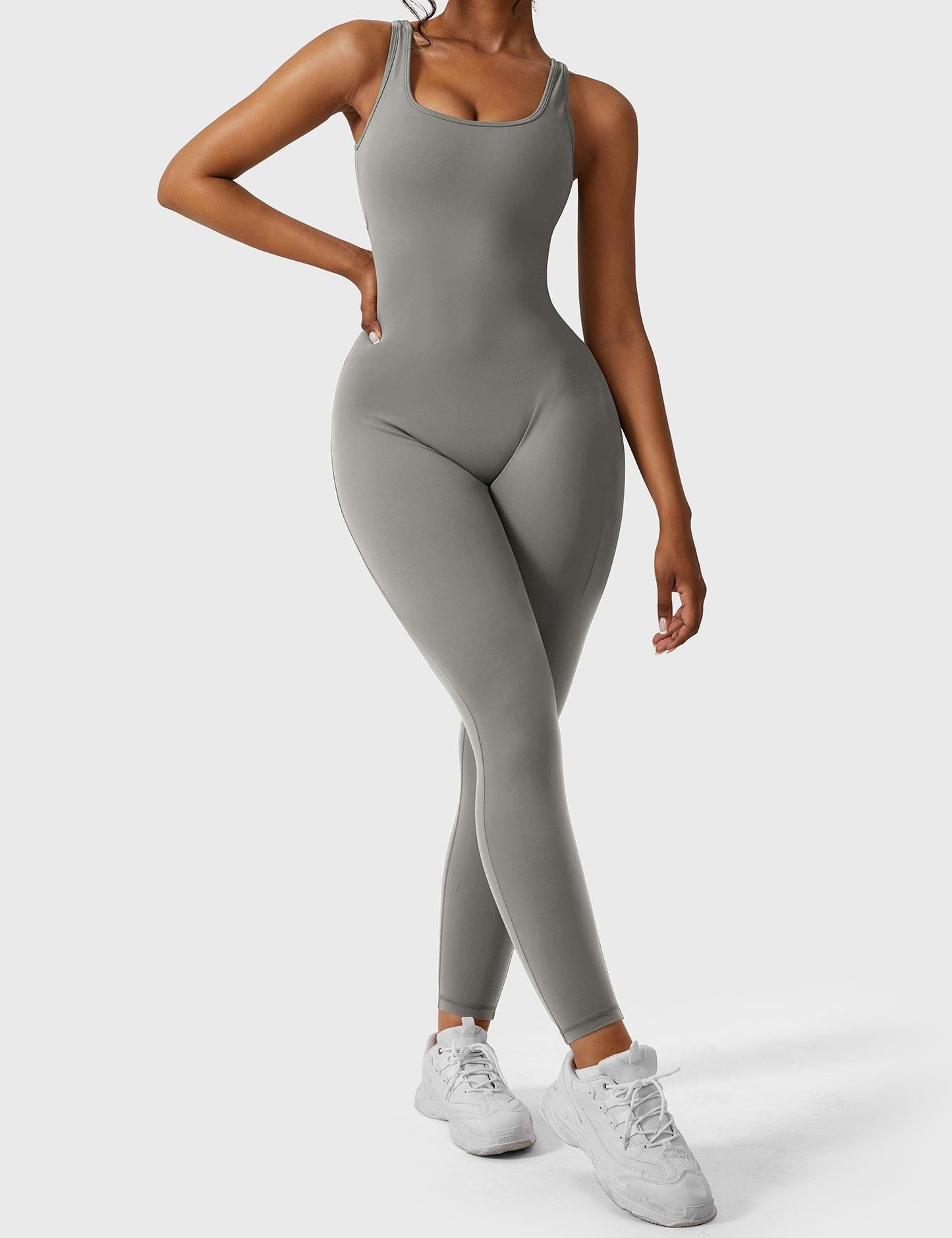 Elara – Mono elegante con espalda en V para mujer