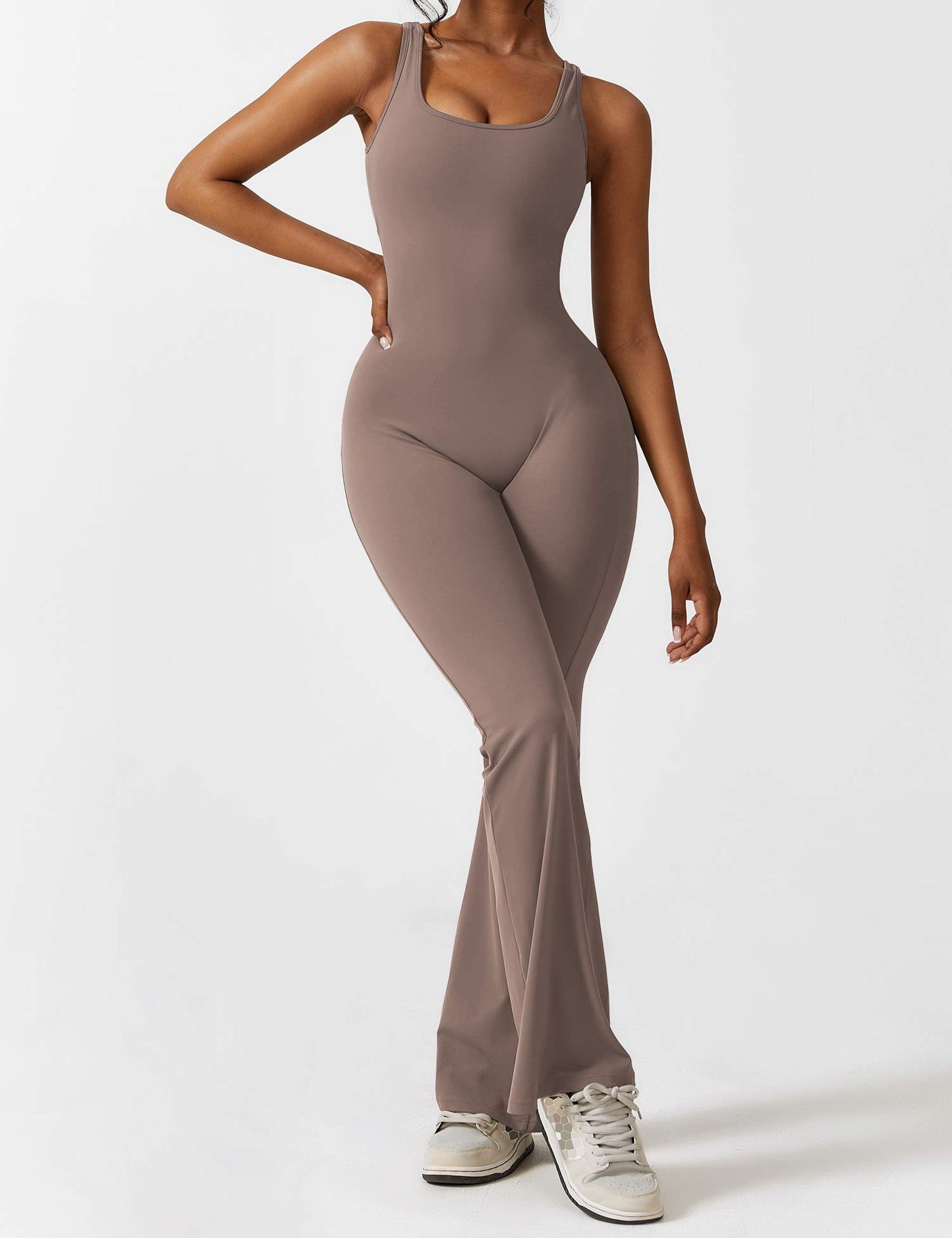 Lunaria – Mono con espalda en V y pierna acampanada para mujer