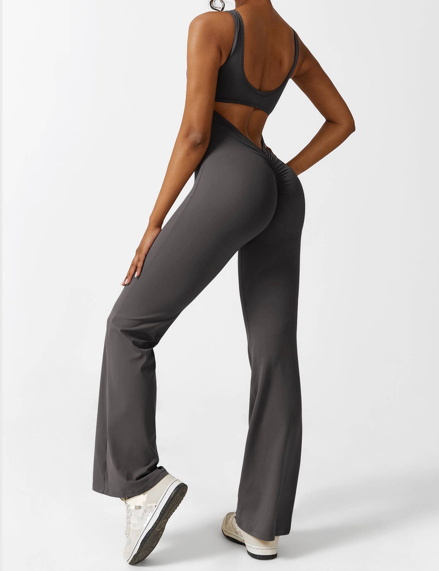 Elara – Mono elegante con espalda en V para mujer